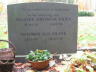 Grafsteen: Maaike de Vries (geb 16 apr 1918) en Hendrik Jan Jolink (geb 22 dec 1918)